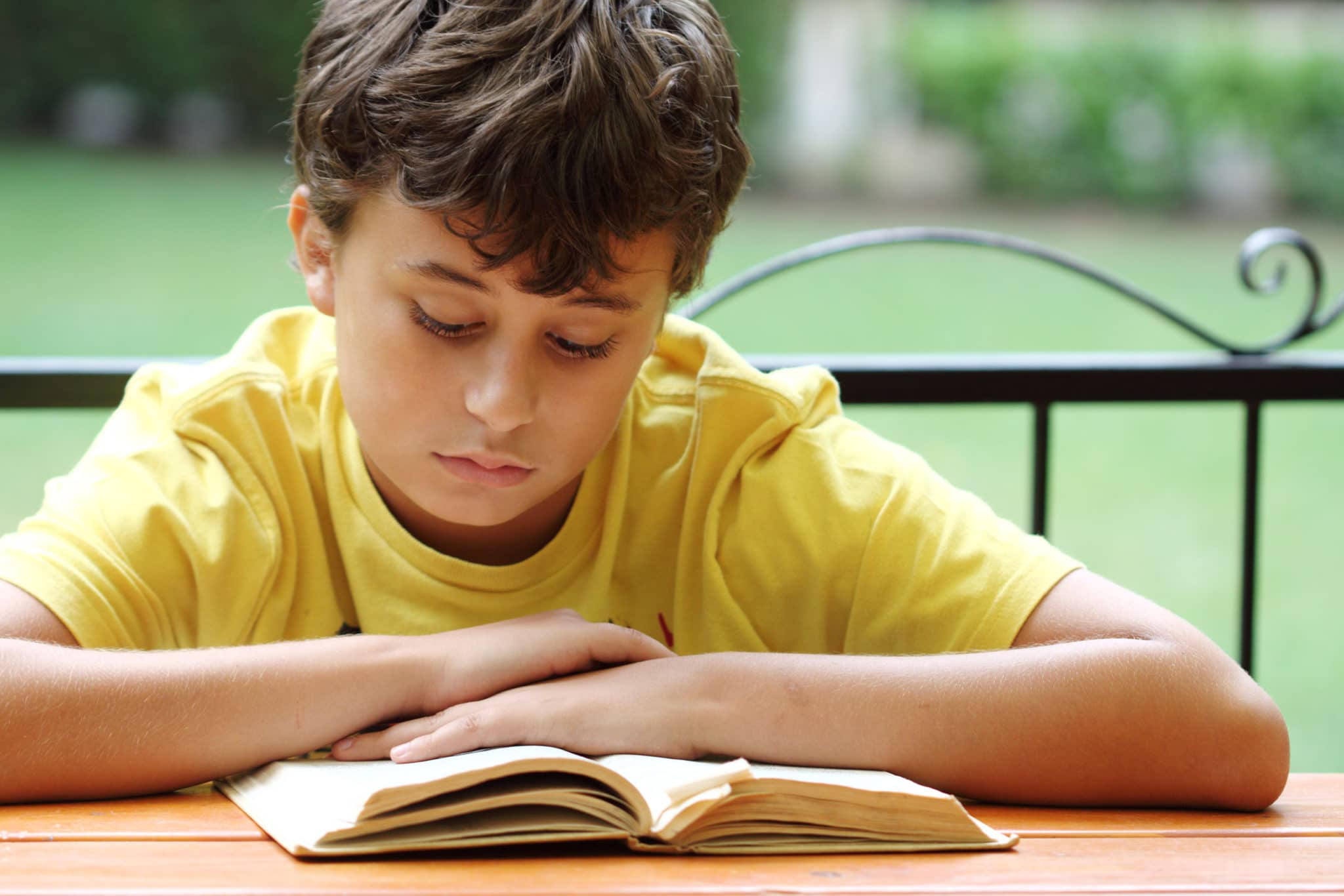 photo of a boy reading-online super tutors